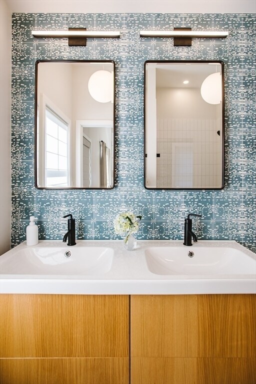 Building Photo - 10 Ware St