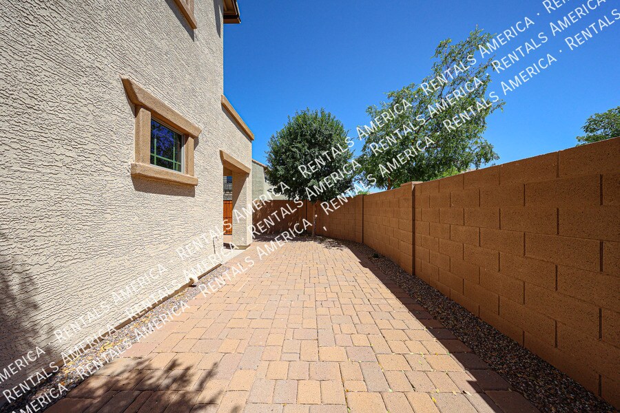 Building Photo - 2472 E Boston St