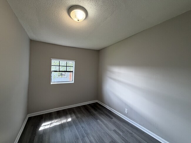 Building Photo - 5402 Ave D