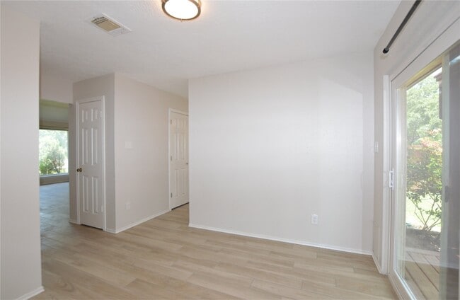 Building Photo - 703 Flower Field Ct