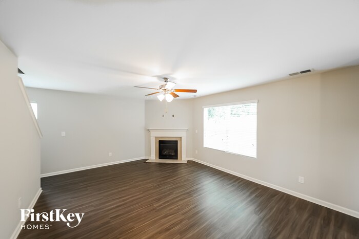 Building Photo - 940 Valley Cir