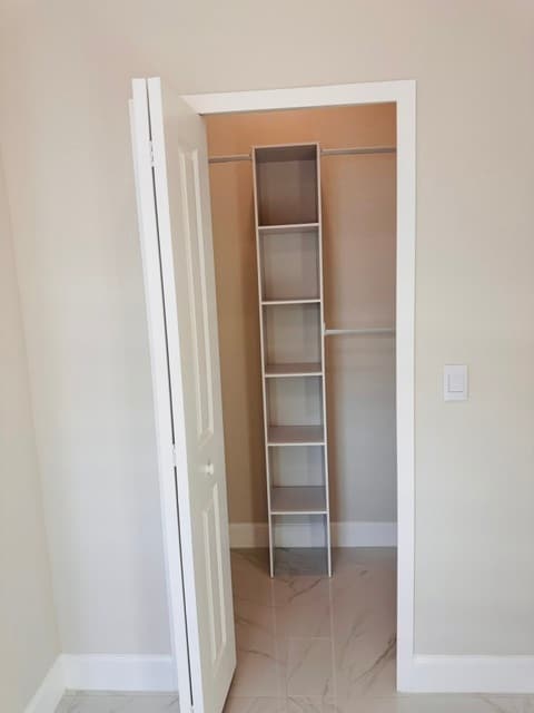 Building Photo - 2014 NE 9th Ave