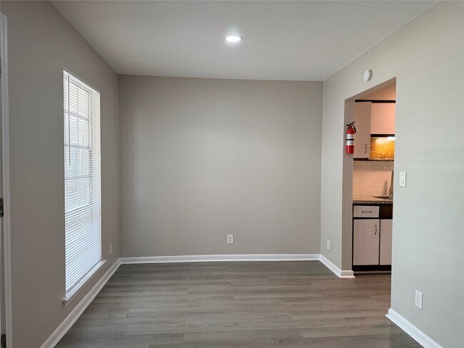 Building Photo - 2101 6th Ave N