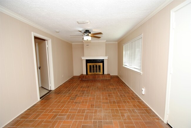 Building Photo - 10034 Cedardale Dr