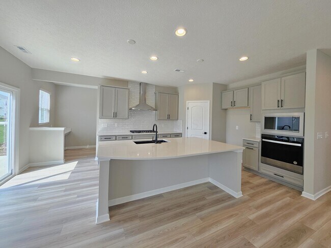 Building Photo - 8604 Apricot Wy