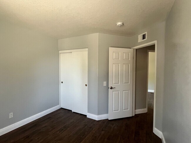 Building Photo - 4 Bedroom/2.5 Bath Home with Pool in Chino...