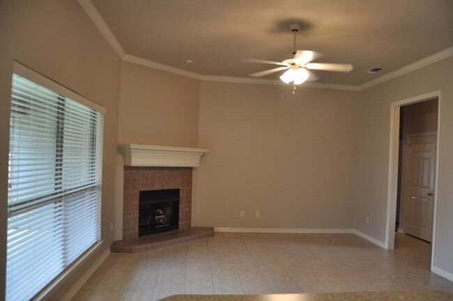 Building Photo - Coming Soon! Lovely 3 Bedroom 2 Bath Home ...
