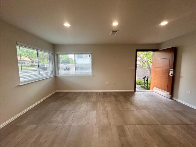 Building Photo - 8924 Trone Cir