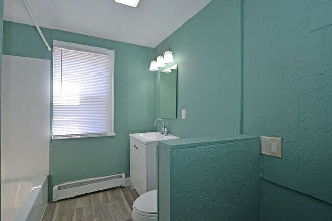 Building Photo - 3-bedroom, 1-bathroom***Available