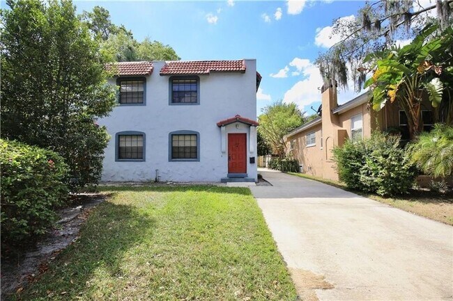 Building Photo - Just Listed!   Updated 2 Bedroom Townhome located in Downtown Orlando