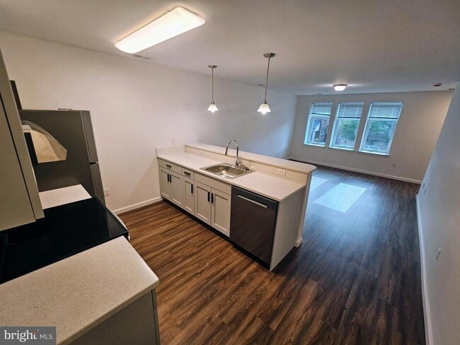 Primary Photo - 200 Hamilton Ave