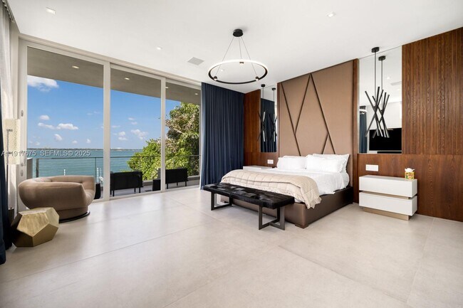 Building Photo - 1379 N Venetian Way