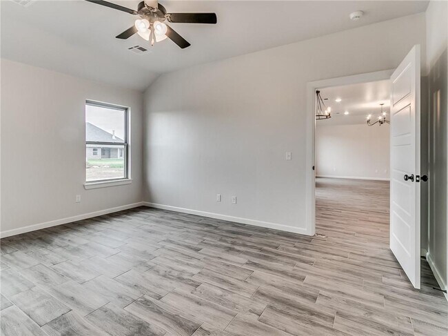 Building Photo - 16705 Monroe Dr