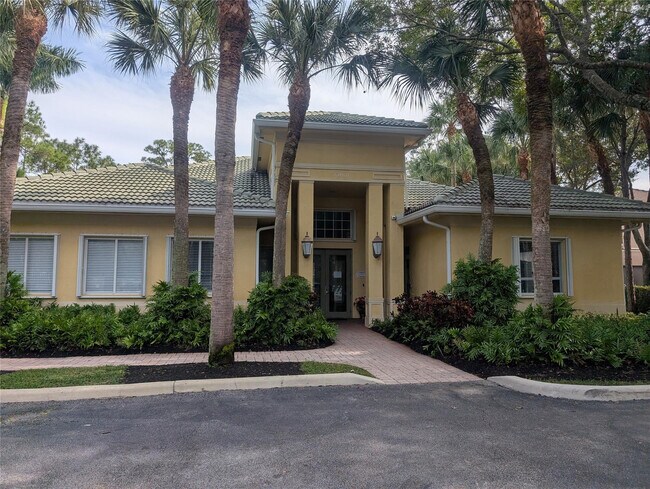 Building Photo - 4759 Pinemore Ln