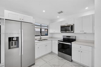 Building Photo - 2492 SW 44th St