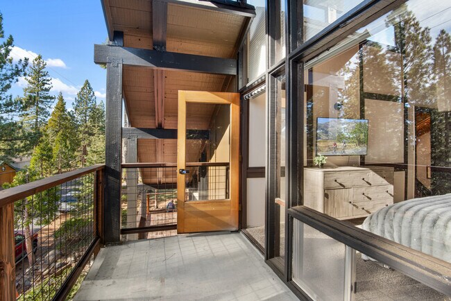 Building Photo - 7639 Forest Glen Dr