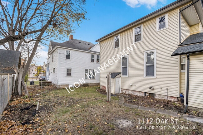 Building Photo - 1112 Oak St