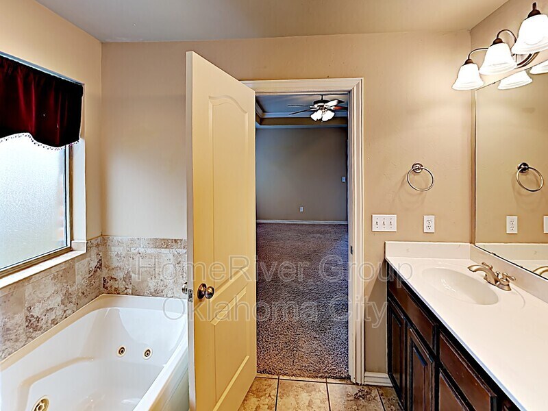 Building Photo - 19104 Canyon Creek Pl
