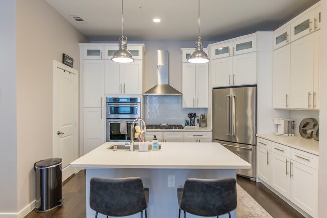 Kitchen island - 1211 Beaconsfield Ln