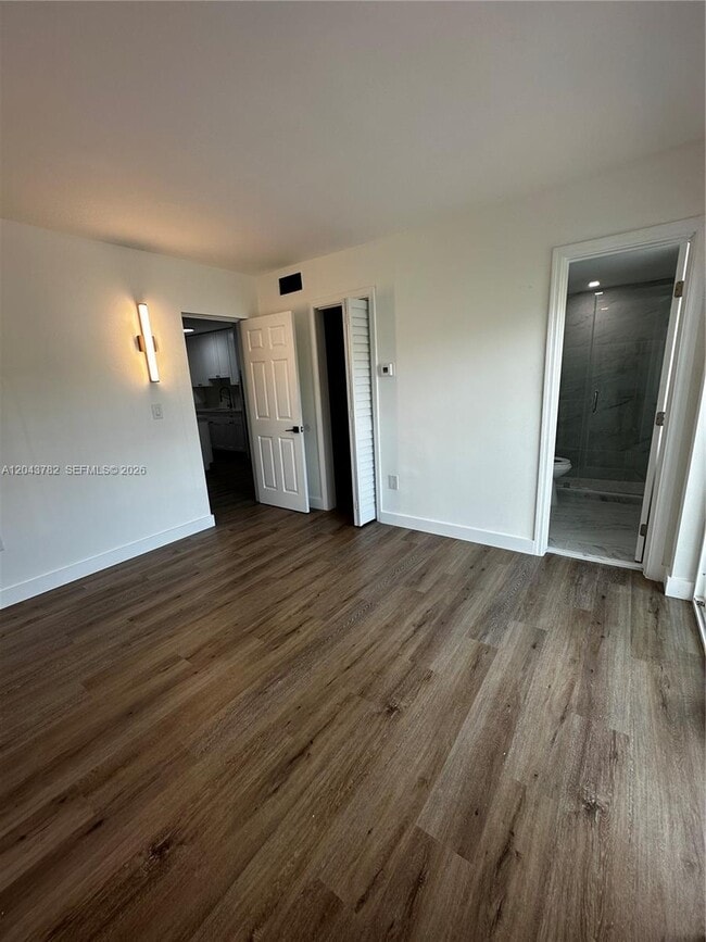 Building Photo - 1255 W 49th Pl