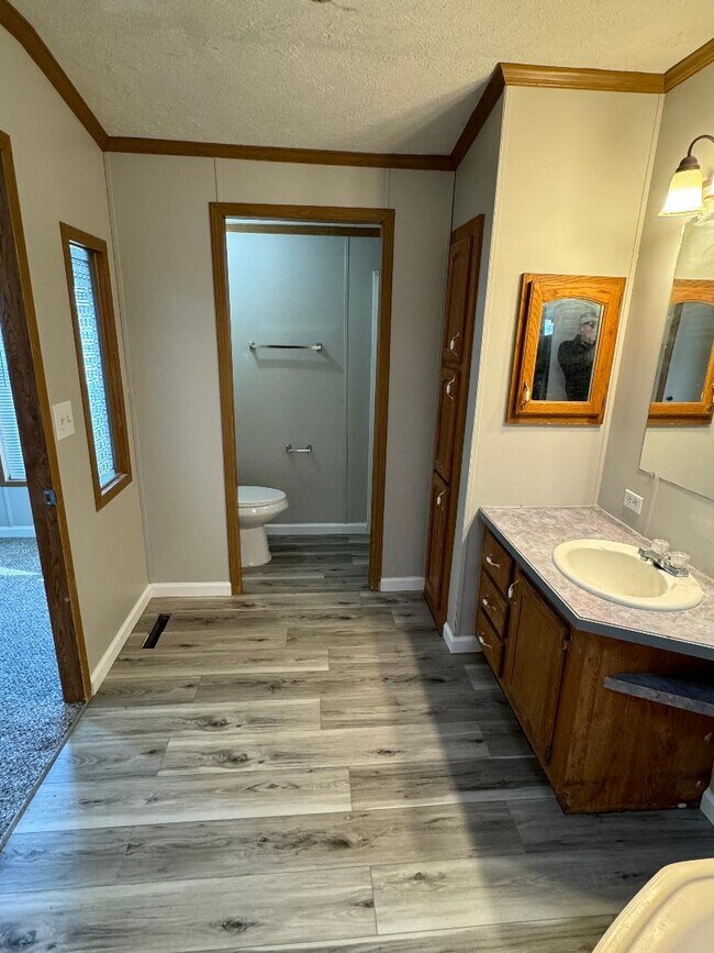 Building Photo - 1272 Kathy Ave