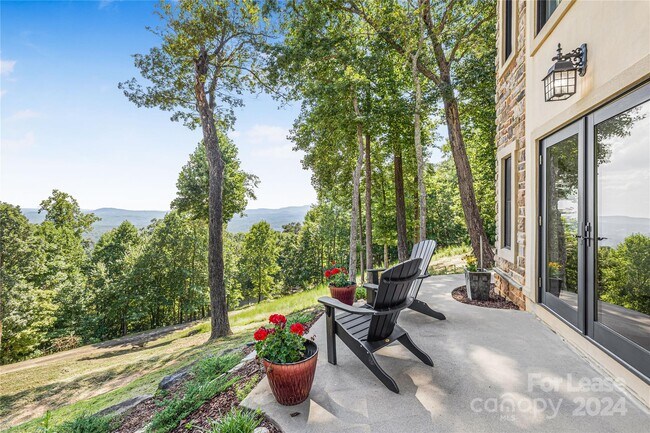 Building Photo - 49 Castle Ct