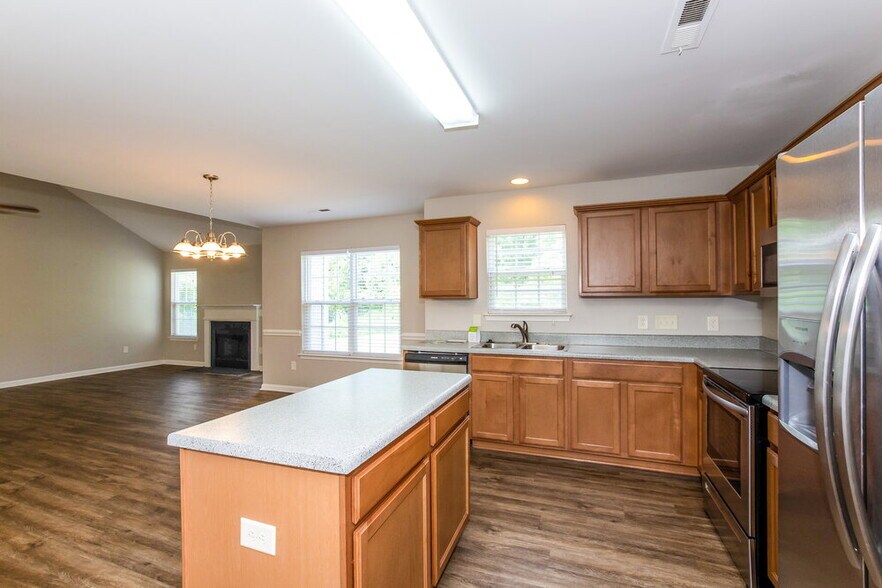 Building Photo - 7443 Hidden Creek Dr