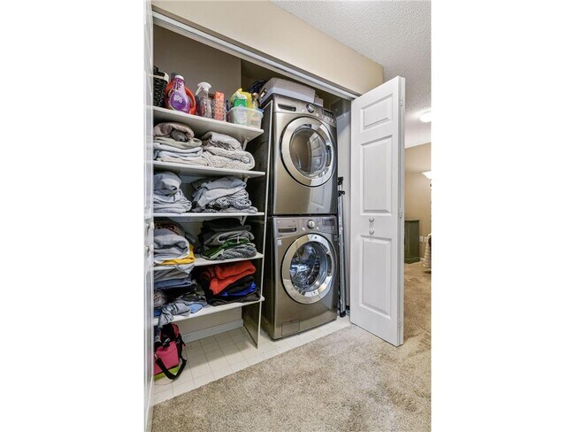 Building Photo - 680 N 2nd St