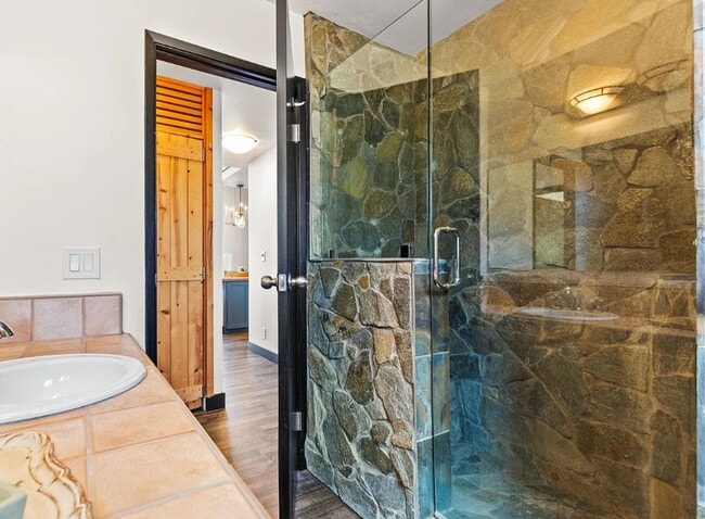 Building Photo - Furnished Mountain Retreat