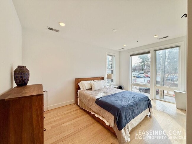 Building Photo - 4335 Harrison St NW