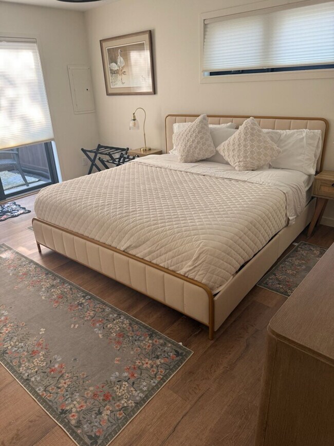 Building Photo - 5913 Lake Edge Rd