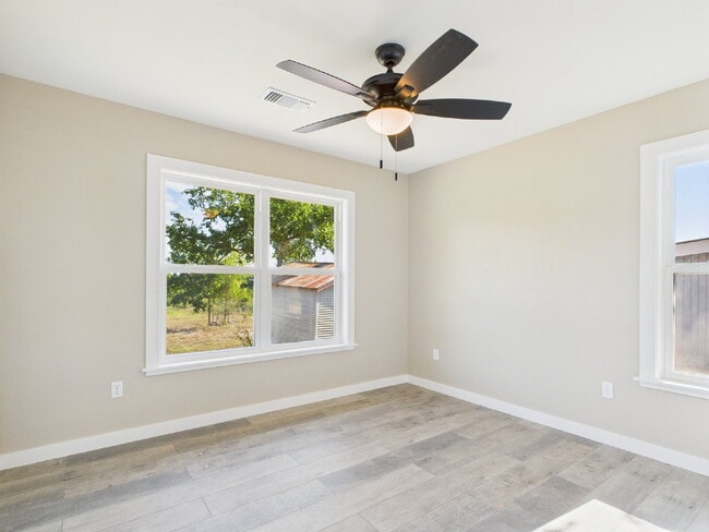 Building Photo - 3-Bedrooms with 2 Full Baths in Harper, TX!"
