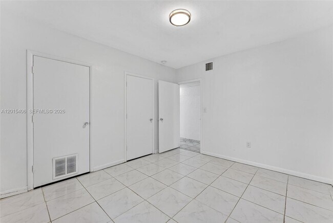 Building Photo - 1401 NE 200th Terrace