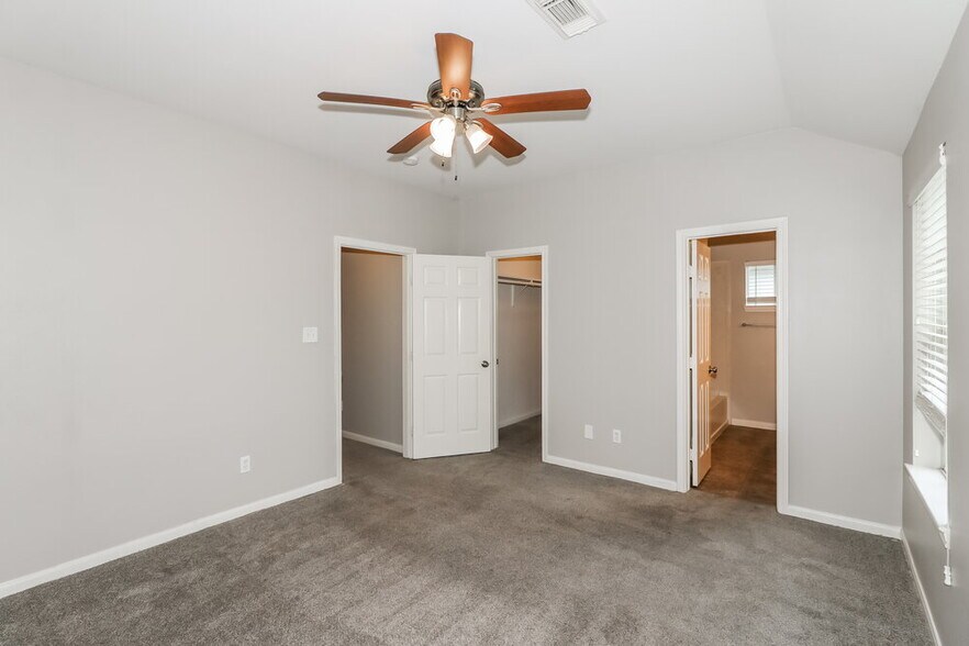 Building Photo - 4923 N Cancun Dr