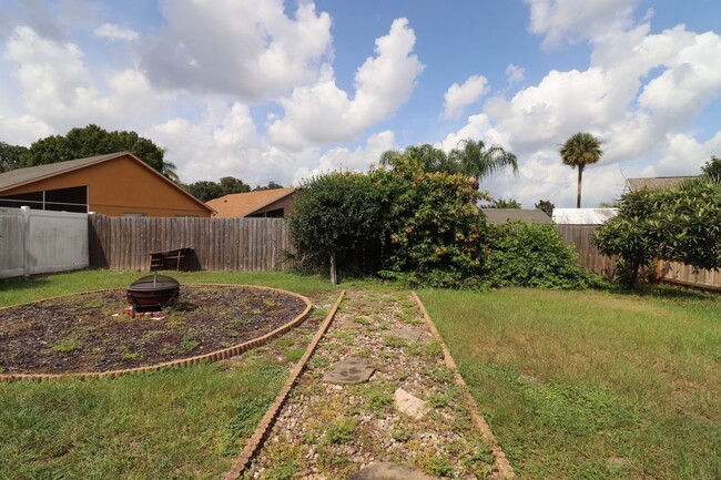 Building Photo - Amazing Lake Mary Neighborhood