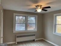 Building Photo - 5 E Main St