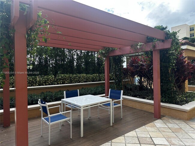 Building Photo - 90 Alton Rd