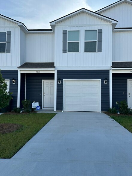 Primary Photo - 5033 rosewyck Cir