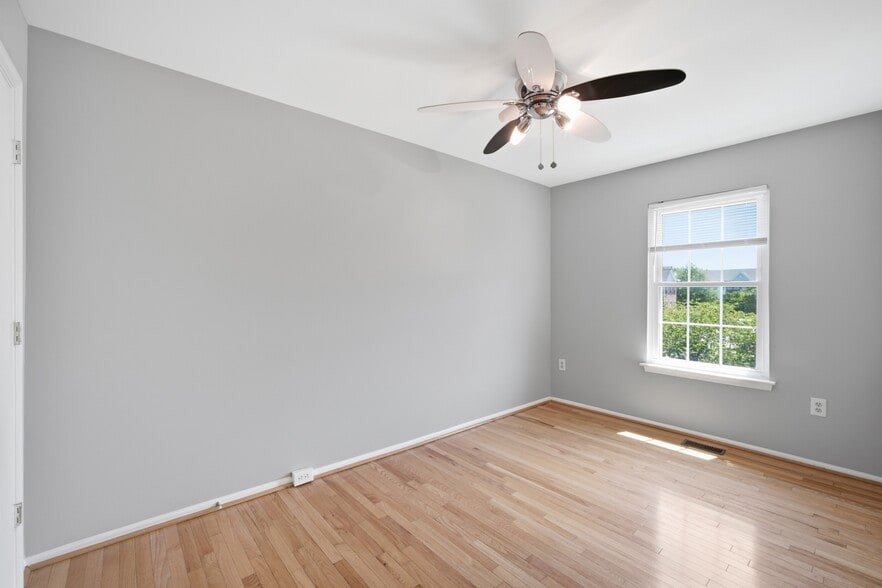 third floor bedroom 3 - 6228 William Edgar Dr