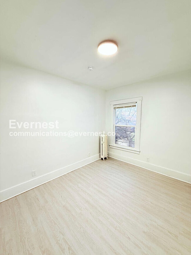 Building Photo - 8939 Dexter Ave