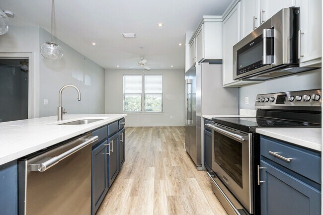Building Photo - 2501 Bienville Blvd
