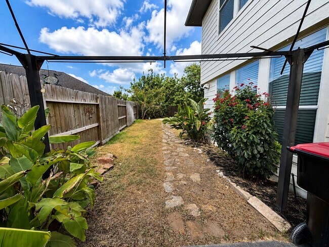 Building Photo - 16935 Jelly Park Stone Dr