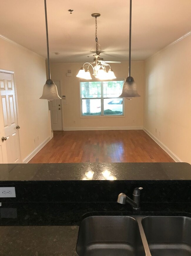 Building Photo - Luxury 2 Bedroom Townhouse at Whitehall Vi...