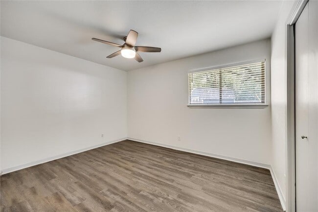 Building Photo - 8803 Westover Club Dr