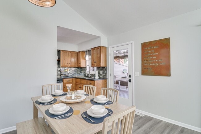 Building Photo - Modern 3BR Duplex with Abundant Natural Light