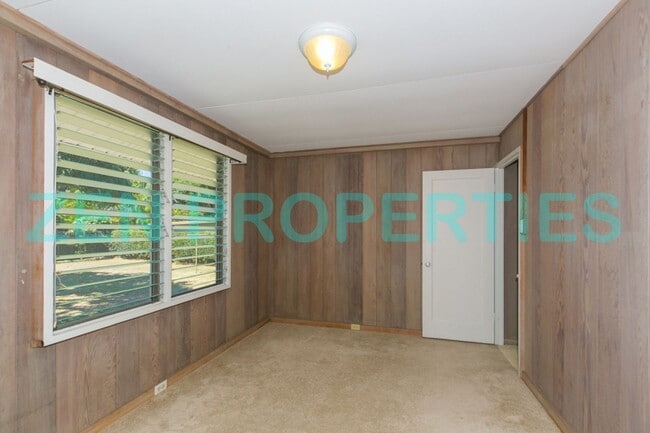 Building Photo - a 3 bdrm, 1 bath home for rent in Niu Valley