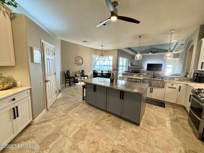 Building Photo - 4911 Toproyal Ln