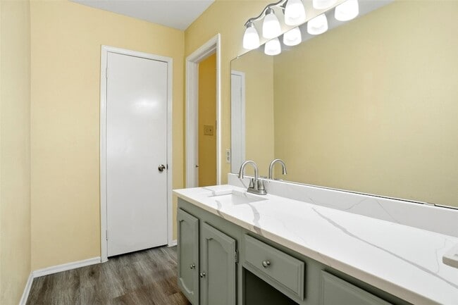 Building Photo - 134 London Ln