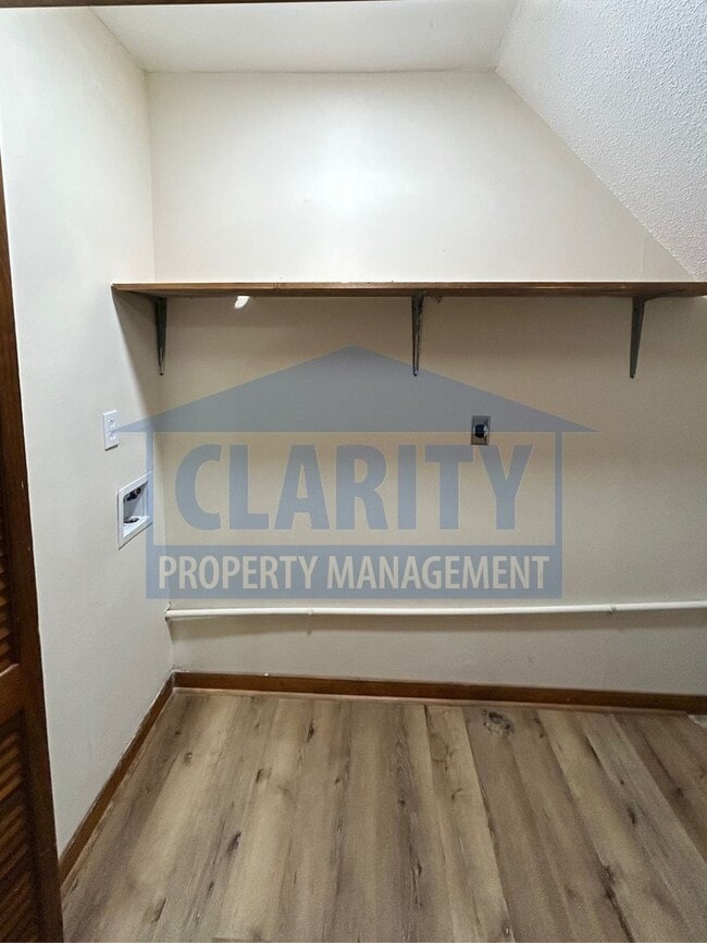 Building Photo - Centrally located two bedroom duplex!