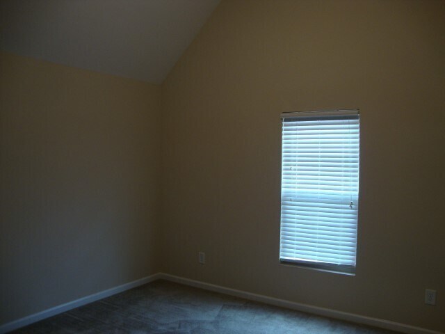 Building Photo - Stunning 2 Story Home with Open Kitchen